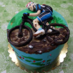 tort z rowerem