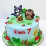 leśny tort ze zwierzakami
