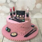 tort z kosmetykami