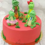 tort z rodzinką dinozaurów