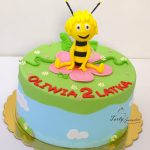 tort z pszczólką Mają