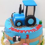 tort z niebieskim traktorem