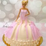 tort sukienka z lalką Barbie