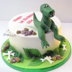 tort z prostym dinozaurem