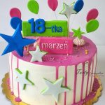kolorowy tort drip na 18 urodziny