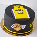 tort z koszulką dla kibica Lakers