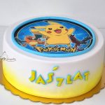tort z wydrukiem pokemona pikachu