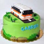 tort z autobusem