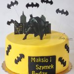tort ze stąjącym wydrukiem Batman