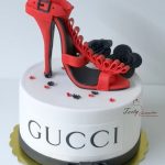 tort z bucikiem Gucci