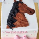 tort z koniem na płasko