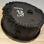 czarny tort na 18-tke