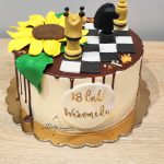 tort z szachami i słonecznikiem na 18 lat
