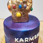 tort Avengers z rękawicą Thanosa