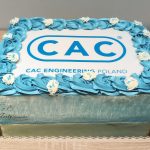 tort firmowy w kremie CAC